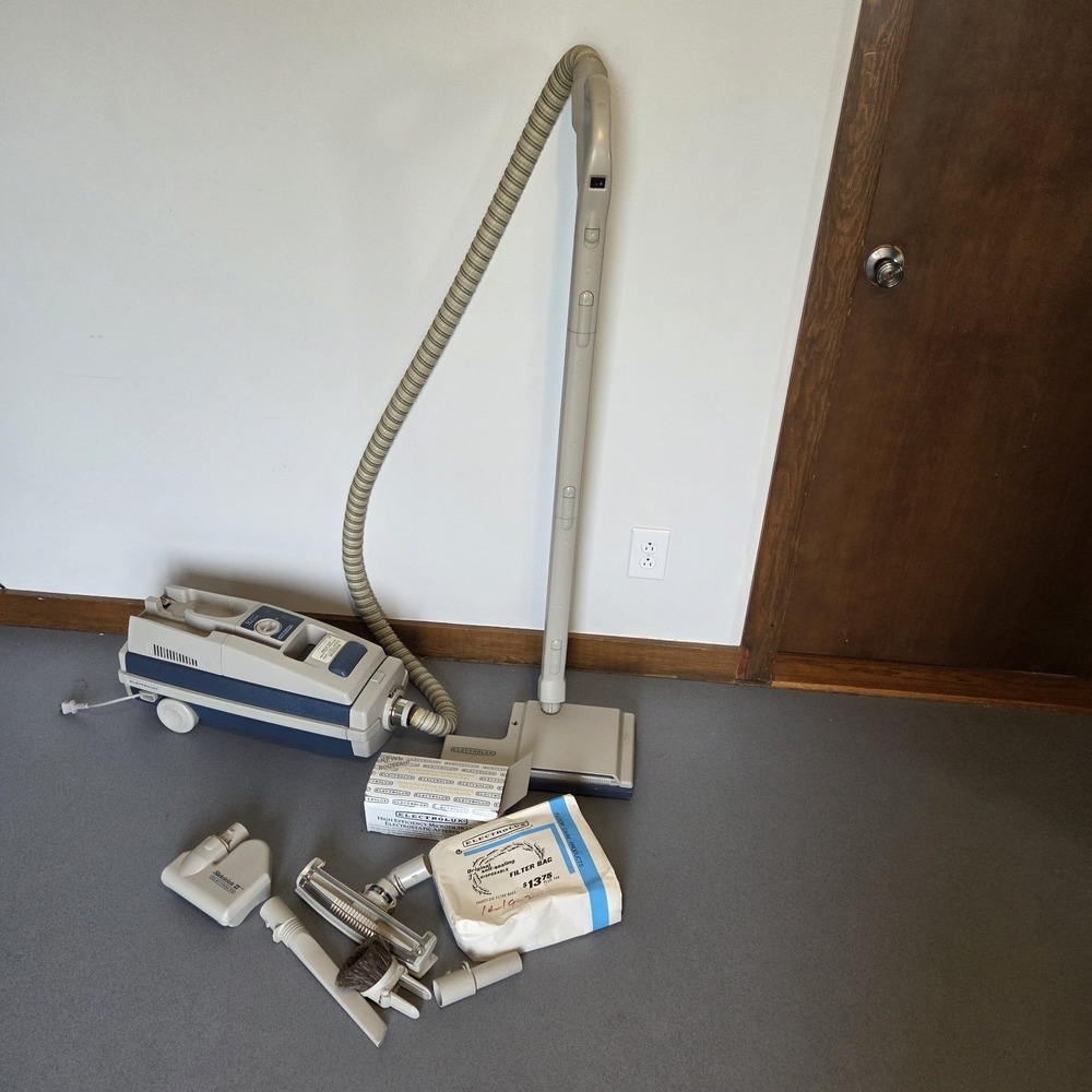 Electrolux Epic Series 6500 SR Canister Vacuum Cleaner With Accessories  TESTED
